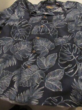 Caribbean Pineapple 70% Silk Floral Shirt  Size Small  USED